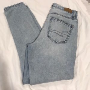 American eagle light wash denim mom jeans